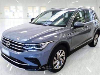 Volkswagen Tiguan Tiguan II 2021 1.5 tsi Elegance 150cv dsg Grigio usata Barzanò