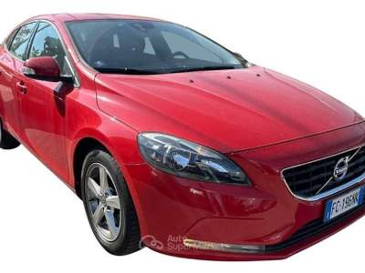 Volvo V40 D2 Momentum Rosso usata Rivignano Teor