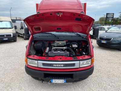 Iveco Daily 35C11 2.8 TDI CENTINATO CABINATO PATENTE B GEMELLATO IVA Rosso usata Corato