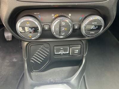 Jeep Renegade JEEP RENEGADE 1,6 MJ 120CV LIMITED Arancione usata Vetralla