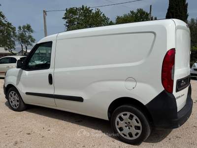 Fiat Doblò Maxi 3 posti usata Aprilia