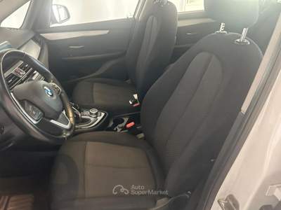 BMW Serie 2 Active Tourer 220d d Grantour 7/P Active Business aut. Bianco usata San Cesareo