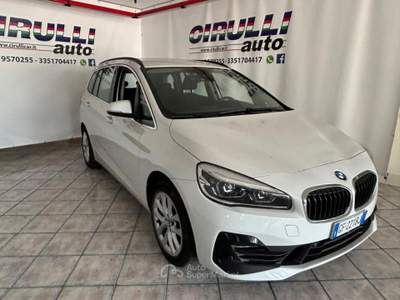 BMW Serie 2 Active Tourer 220d d Grantour 7/P Active Business aut. Bianco usata San Cesareo