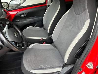 Toyota Aygo Connect 1.0 VVT-i 72CV 5 porte x-business Rosso usata San Cesareo