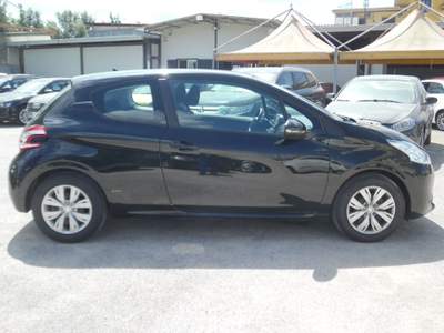 Peugeot 208 3 porte Allure Nero usata Qualiano