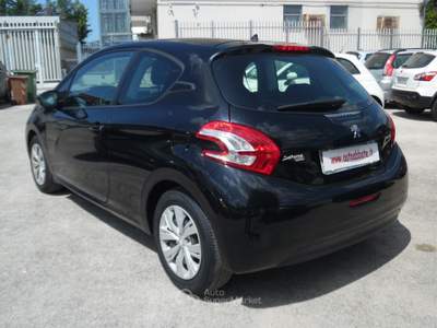 Peugeot 208 3 porte Allure Nero usata Qualiano