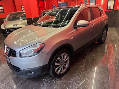 Nissan Qashqai DPF Tekna Argento usata Giugliano in Campania