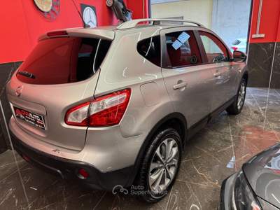 Nissan Qashqai DPF Tekna Argento usata Giugliano in Campania