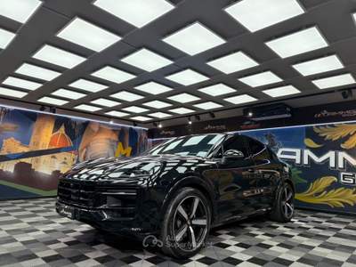Porsche Cayenne Coupé 3.0 V6 E-Hybrid (402) Nero usata Calenzano