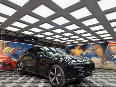 Porsche Cayenne Coupé 3.0 V6 E-Hybrid (402) Nero usata Calenzano