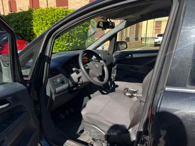 Opel Zafira Gomme in buono stato percorsi solo 7.000km. Nero usata Massa Lombarda
