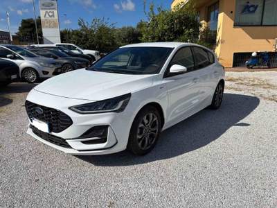 Ford Focus Focus 1.0 EcoBoost 125 CV Start&Stop St-Line x Hybrid Bianco usata Castagneto Carducci
