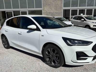 Ford Focus Focus 1.0 EcoBoost 125 CV Start&Stop St-Line x Hybrid Bianco usata Castagneto Carducci