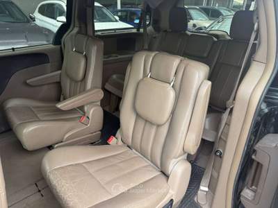 Lancia Voyager V 2.8L 163cv auto Nero usata Lallio