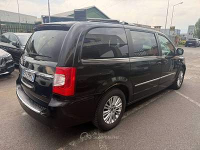 Lancia Voyager V 2.8L 163cv auto Nero usata Lallio