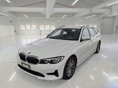BMW Serie 3 318d BMW SERIE 3 318D 48V BUSINESS ADVANTAGE TOURING AUTO STATION WAGON usata Verona