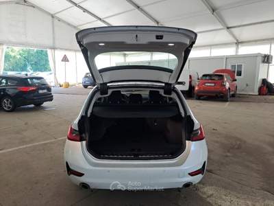 BMW Serie 3 318d BMW SERIE 3 318D 48V BUSINESS ADVANTAGE AUTO TOURING STATION WAGON usata Verona