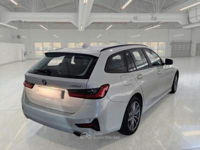 BMW Serie 3 318d BMW SERIE 3 318D 48V BUSINESS ADVANTAGE AUTO TOURING STATION WAGON usata Verona
