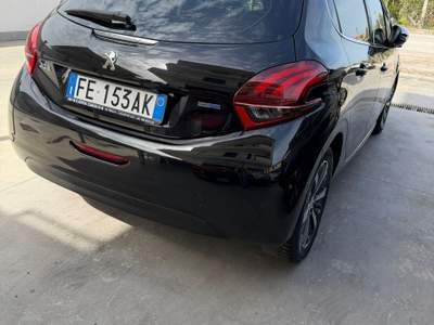 Peugeot 208 PEUGEOT208 Nero usata Casagiove