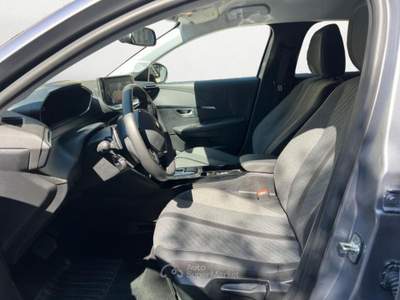 Peugeot 208 1.2 hybrid Allure 110cv e-dcs 6 KM 17.300 Argento usata Nola