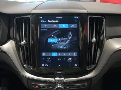 Volvo XC60 VOLVO XC60 2.0D 197CV B4 (D) AUTOMATIC CORE ( FARI Nero usata Salerno