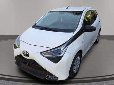 Toyota Aygo 3p 1.0 x-cool 72cv Bianco usata San Giovanni di Fassa