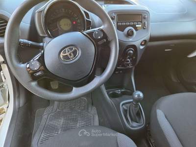 Toyota Aygo 3p 1.0 x-cool 72cv Bianco usata San Giovanni di Fassa