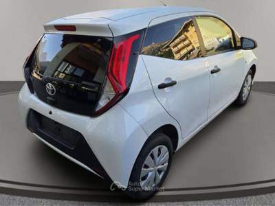 Toyota Aygo 3p 1.0 x-cool 72cv Bianco usata San Giovanni di Fassa