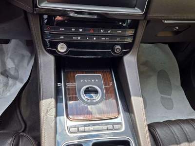 Jaguar F-Pace 2.0D 180 CV AWD aut. Portfolio Argento usata San Giovanni di Fassa