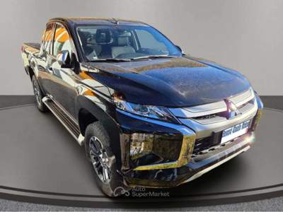 Mitsubishi L200 2.3 D Club Cab 4x4 Super Select Intense Nero usata San Giovanni di Fassa