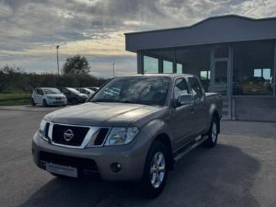 Nissan Navara 2.5 dCi 190CV 4 porte Double Cab LE Grigio usata San Gregorio Magno