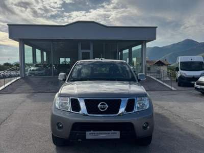 Nissan Navara 2.5 dCi 190CV 4 porte Double Cab LE Grigio usata San Gregorio Magno