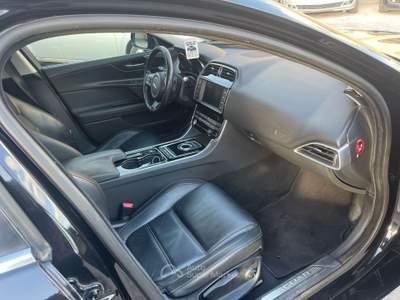 Jaguar XE null usata Bologna