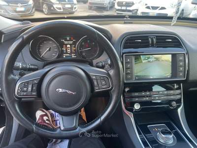 Jaguar XE null usata Bologna