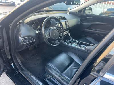 Jaguar XE null usata Bologna