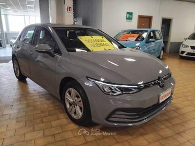 Volkswagen Golf 1.0 eTSI EVO Life DSG MHEV Grigio usata Vigevano