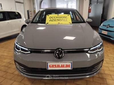 Volkswagen Golf 1.0 eTSI EVO Life DSG MHEV Grigio usata Vigevano