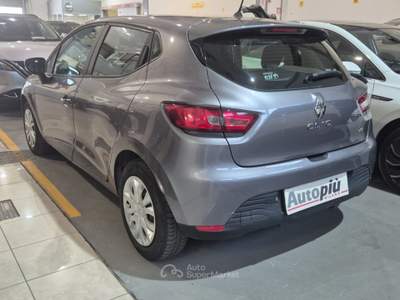Renault Clio 1.5 dCi 8V 75CV 5 porte Live Grigio usata Milano