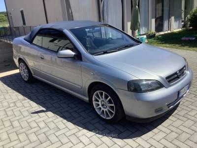 Opel Astra Unico proprietario sempre in box tagliandi ogni 6000 km perfetta usata Rimini