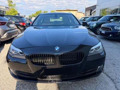 BMW Serie 5 530d d xDrive 258CV Touring Futura GANCIO NUOVO Nero usata CALCINATO