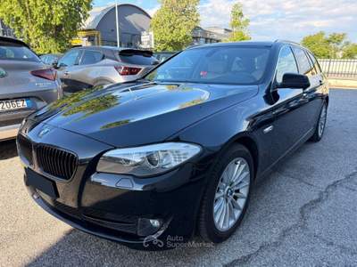 BMW Serie 5 530d d xDrive 258CV Touring Futura GANCIO NUOVO Nero usata CALCINATO