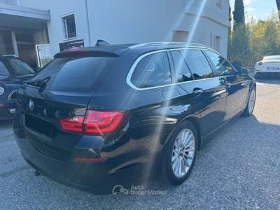 BMW Serie 5 530d d xDrive 258CV Touring Futura GANCIO NUOVO Nero usata CALCINATO
