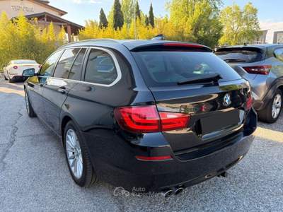 BMW Serie 5 530d d xDrive 258CV Touring Futura GANCIO NUOVO Nero usata CALCINATO