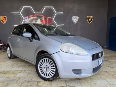 Fiat Grande Punto Fiat Grande Punto benzina cinghia appena fatta Argento usata Telgate