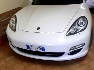 Porsche Panamera Nolo con cond. per eventi, nolo auto, furgoni merci e 6/9 posti Bianco usata San Martino Valle Caudina