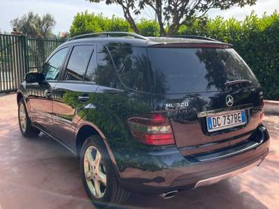 Mercedes-Benz Classe M ML Cdi Nero usata San Michele Salentino