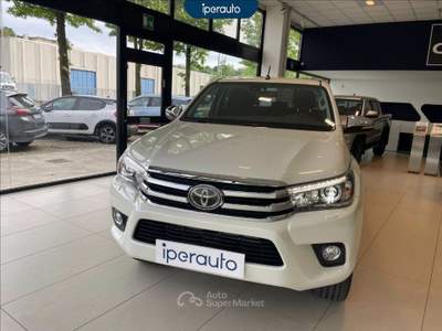 Toyota Hilux Hilux 2.4 d-4d double cab executive 4wd auto *IVA ESCLUSA* Bianco usata Bergamo