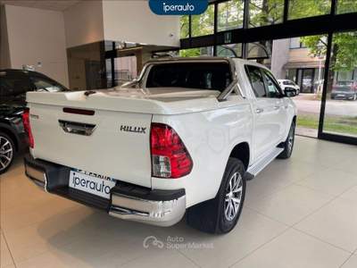 Toyota Hilux Hilux 2.4 d-4d double cab executive 4wd auto *IVA ESCLUSA* Bianco usata Bergamo