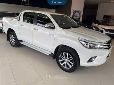 Toyota Hilux Hilux 2.4 d-4d double cab executive 4wd auto *IVA ESCLUSA* Bianco usata Bergamo