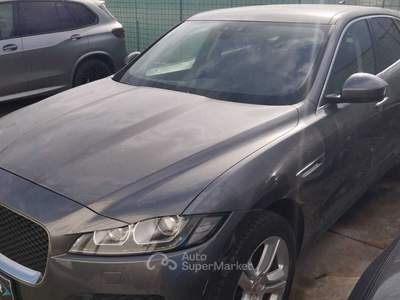 Jaguar F-Pace 2.0d i4 Prestige awd 180cv auto my18 usata Verona